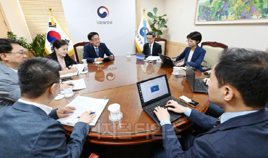 최상목 부총리 겸 기획재정부 장관, S&P 연례협의단과 면담. 사진=기획재정부